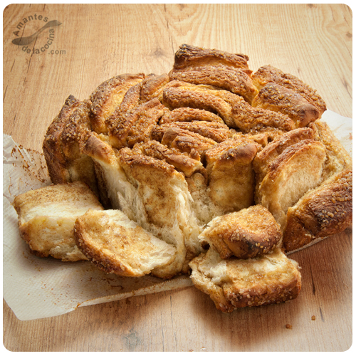 pan dulce de canela en láminas o “Cinnamon Sugar Pull-Apart Bread”